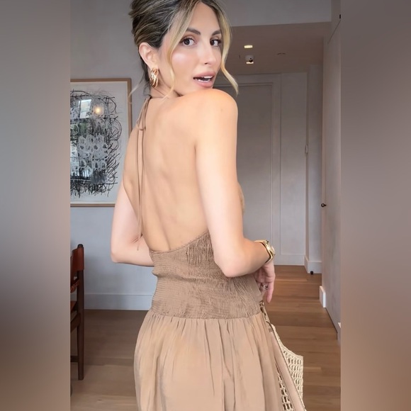 LAST ONE!!! ZARA VIRAL BLOGGERS’ FAVORITE FLOWY HALTER DRESS - Picture 5 of 16